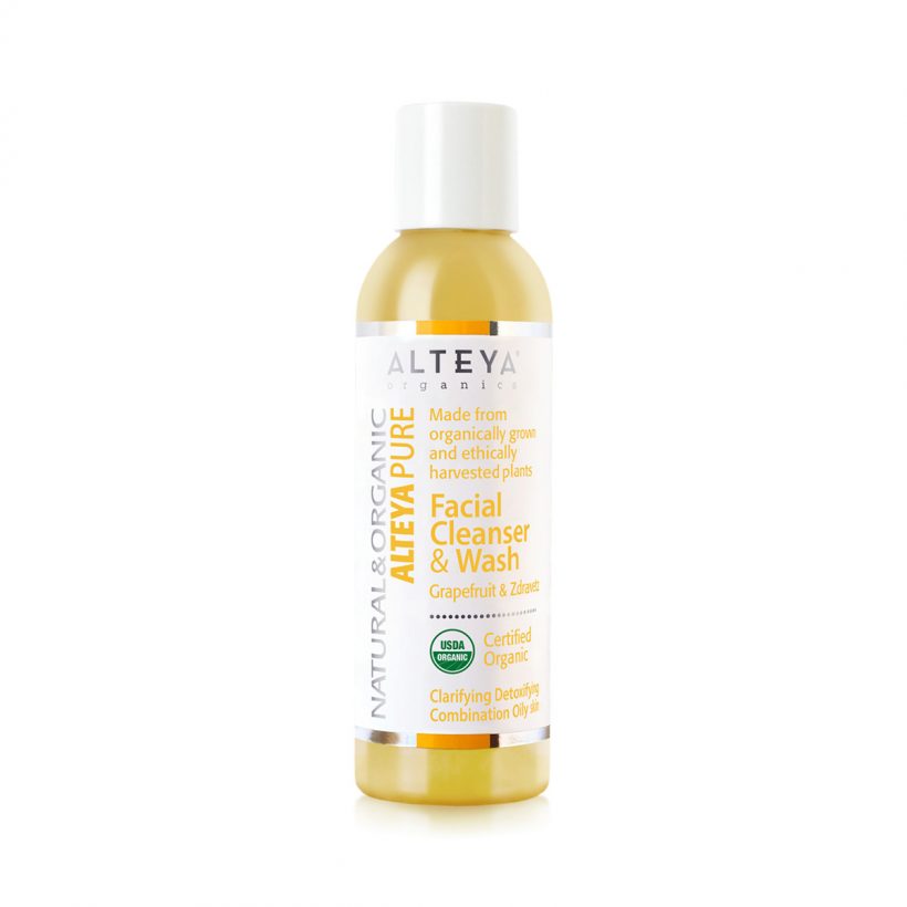 Sanft und biologisch, Alteya’s Grapefruit & Zdravetz Facial Cleanser, angereichert mit reinen ätherischen Ölen, um die Haut sanft und effektiv von alltäglichen Unreinheiten, Make-up und überschüssigen Ölen zu reinigen. Die Haut sieht frisch, weich und gesund aus und fühlt sich auch so an. Angereichert mit erfrischenden und entgiftenden Grapefruit- und Zdravetz-Ölen hilft dieser Gesichtsreiniger, die Haut ins Gleichgewicht zu bringen und die allgemeine Gesundheit und Schönheit zu verbessern.