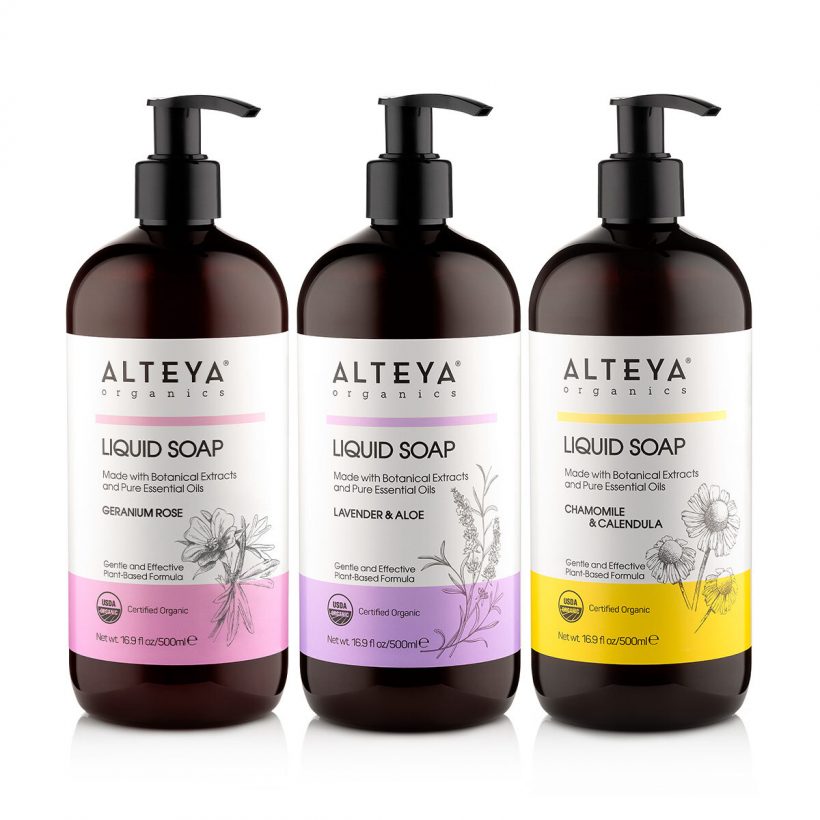 Unsere Bio-Flüssigseifen sind unbedenkliche und zuverlässige zertifizierte Bio-Produkte. Dank ihrer zarten Formel reinigen sie die Haut sanft, ohne sie auszutrocknen. Sie tragen auch dazu bei, eine Schutzschicht auf der Haut zu bilden und so das natürliche Feuchtigkeitsgleichgewicht in ihr aufrechtzuerhalten.