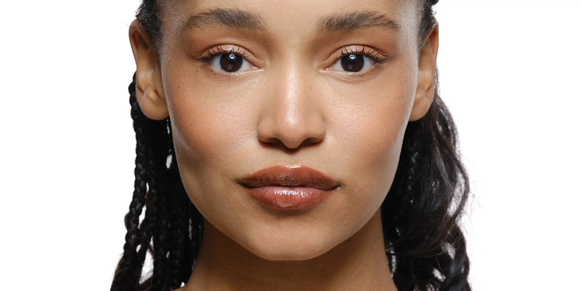 Model mit Lipgloss Caramel Glaze
