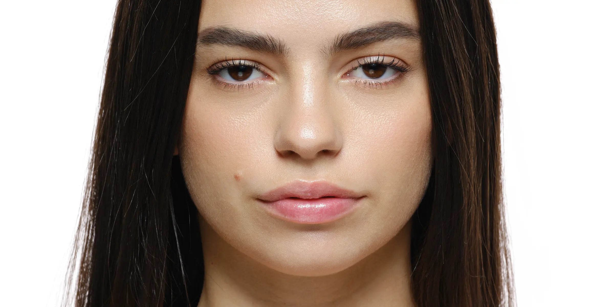 Model mit Lipgloss Frosted Marshmallow