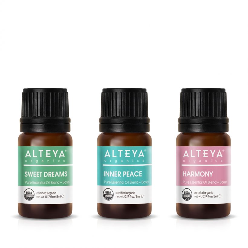 Harmony ist eine spezielle erdende Mischung – eine einzigartige Kombination aus ätherischen Ölen aus Lavendel, Grapefruit, Zitrone und Patschuli. Diffuse or apply topically to moisturize skin and create a comforting atmosphere. Smooth over skin, scalp or hair for an aromatic experience.